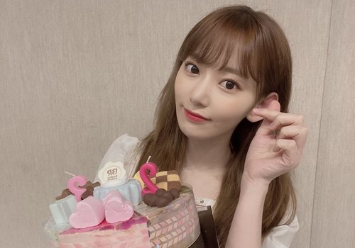 2023韩国女生流行什么烫发 大额头女生韩式空气刘海长卷发look