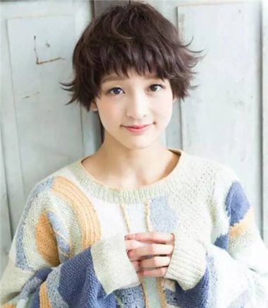 发尾外翘的短发发型 2023短发外翘