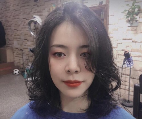 短发烫大螺旋卷优雅时髦 适合30+女士的流行气质短发烫发设计