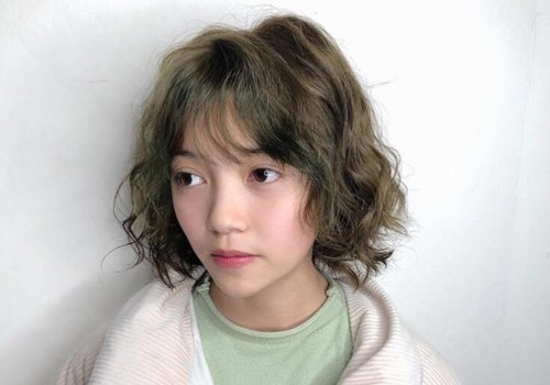 短发烫大螺旋卷优雅时髦 适合30+女士的流行气质短发烫发设计