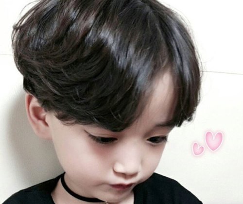 2023年男孩子时尚发型图片大全 五岁男童发型让介意的问题都被pake