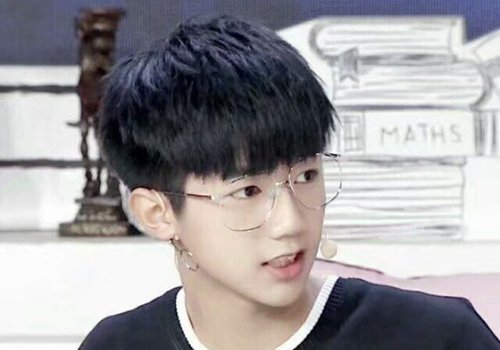 什么发型能让男生也显脸小 男生修颜发型再也不用把小脸排除在外