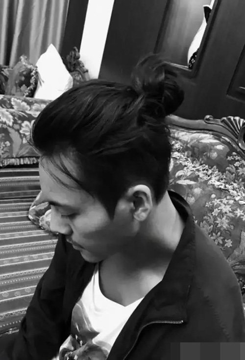 短暂假期适合扎出的旅游发型设计 男生帅酷有型的扎辫子发型图