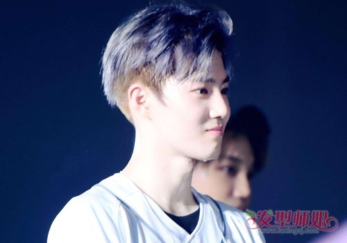 �󵨲������Ⱦͷ����ȻҪǰ�� С������������ʱ��Ⱦ����ɫlook