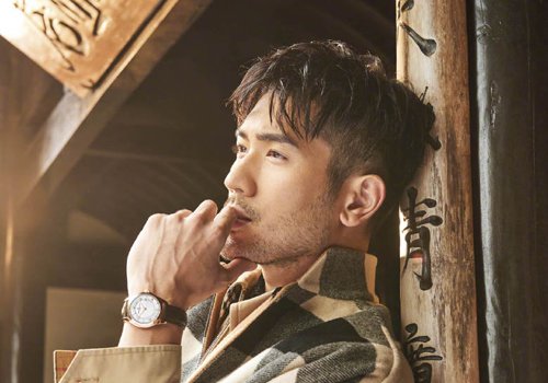 2024年男生剃两边短发最新玩法上线 或酷帅或稳重的铲两边短发型男必备