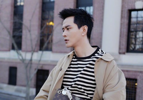 2024年男生剃两边短发最新玩法上线 或酷帅或稳重的铲两边短发型男必备